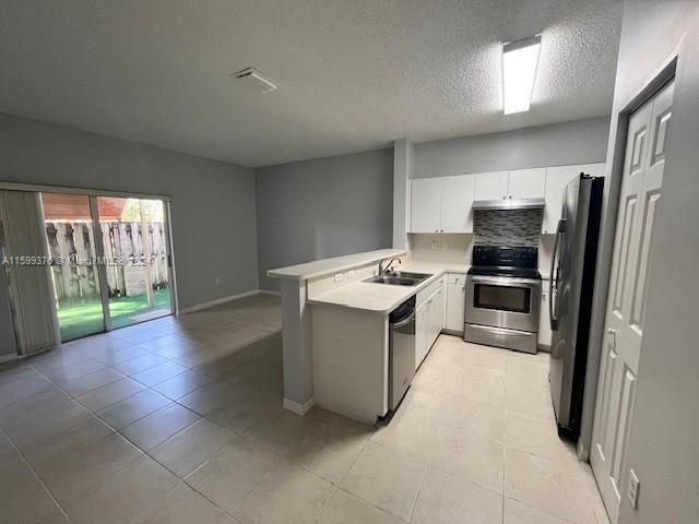 Active With Contract: $2,200 (2 beds, 2 baths, 1370 Square Feet)