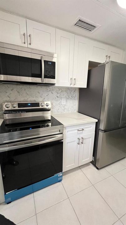 For Sale: $195,000 (2 beds, 2 baths, 831 Square Feet)