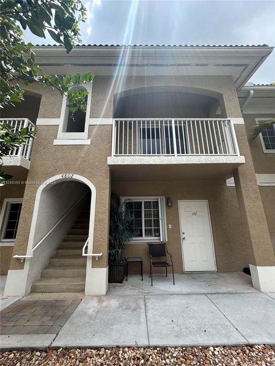 Active With Contract: $2,200 (2 beds, 2 baths, 1080 Square Feet)