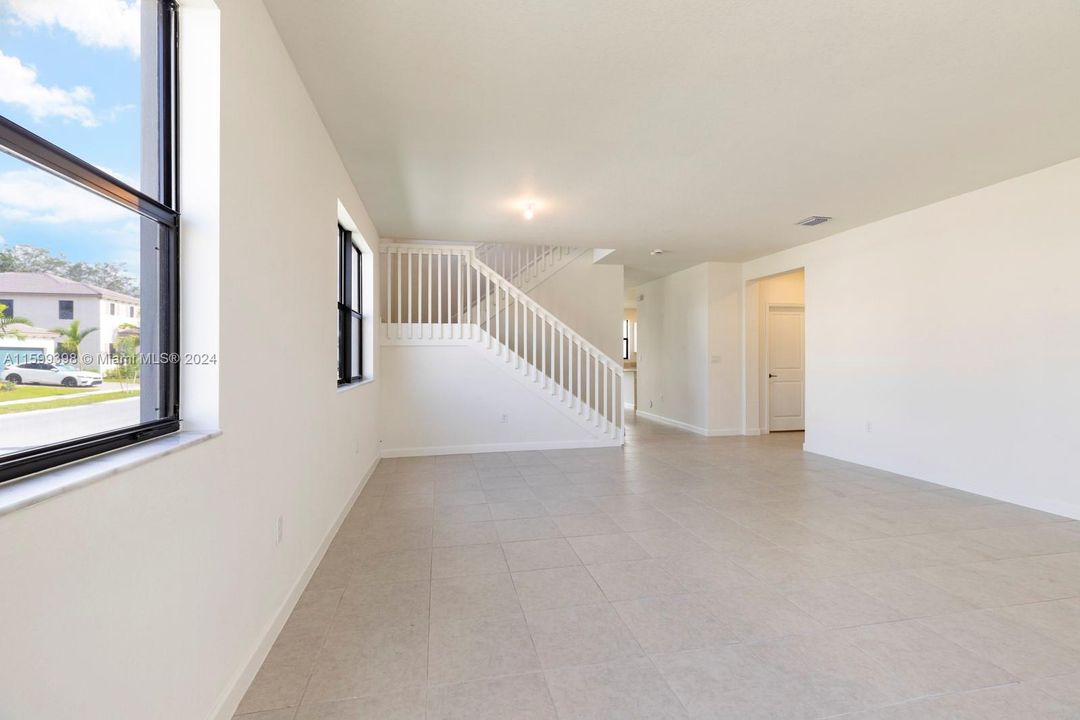 最近租的: $4,500 (4 贝兹, 3 浴室, 3139 平方英尺)