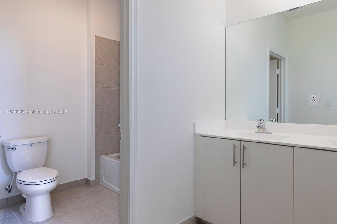 最近租的: $4,500 (4 贝兹, 3 浴室, 3139 平方英尺)