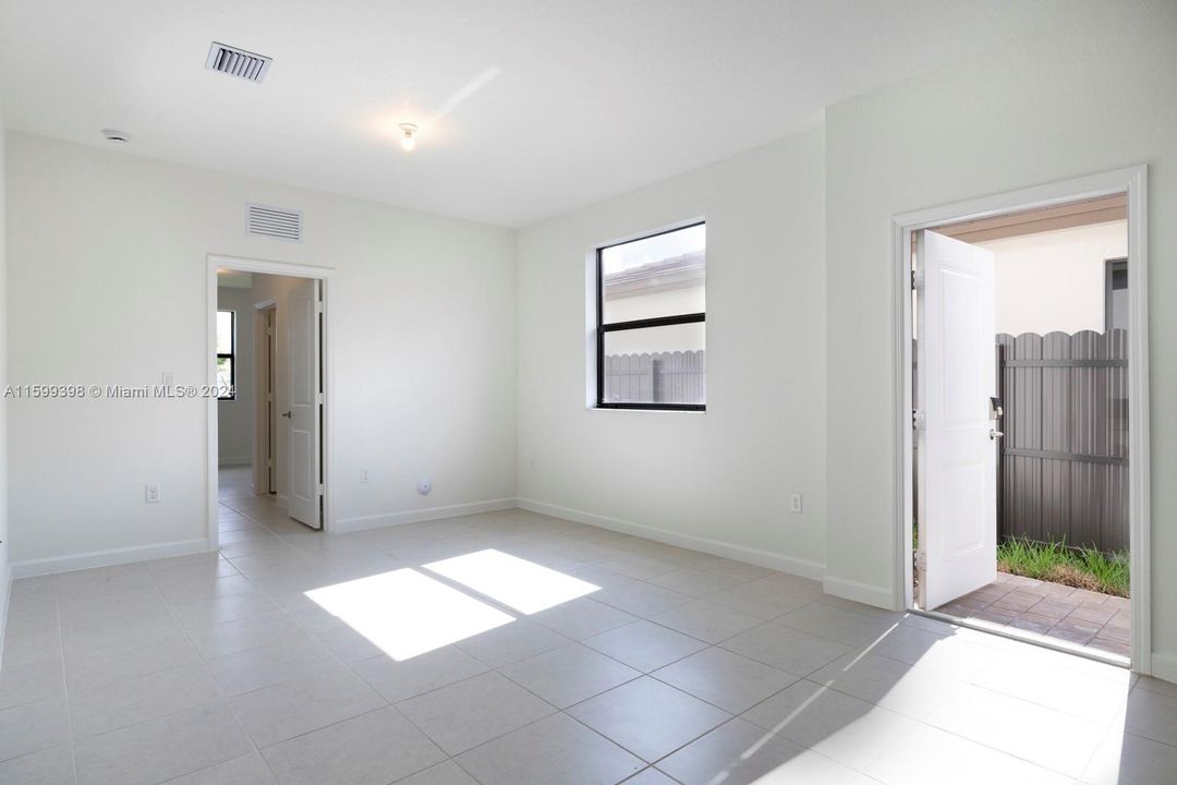 最近租的: $4,500 (4 贝兹, 3 浴室, 3139 平方英尺)