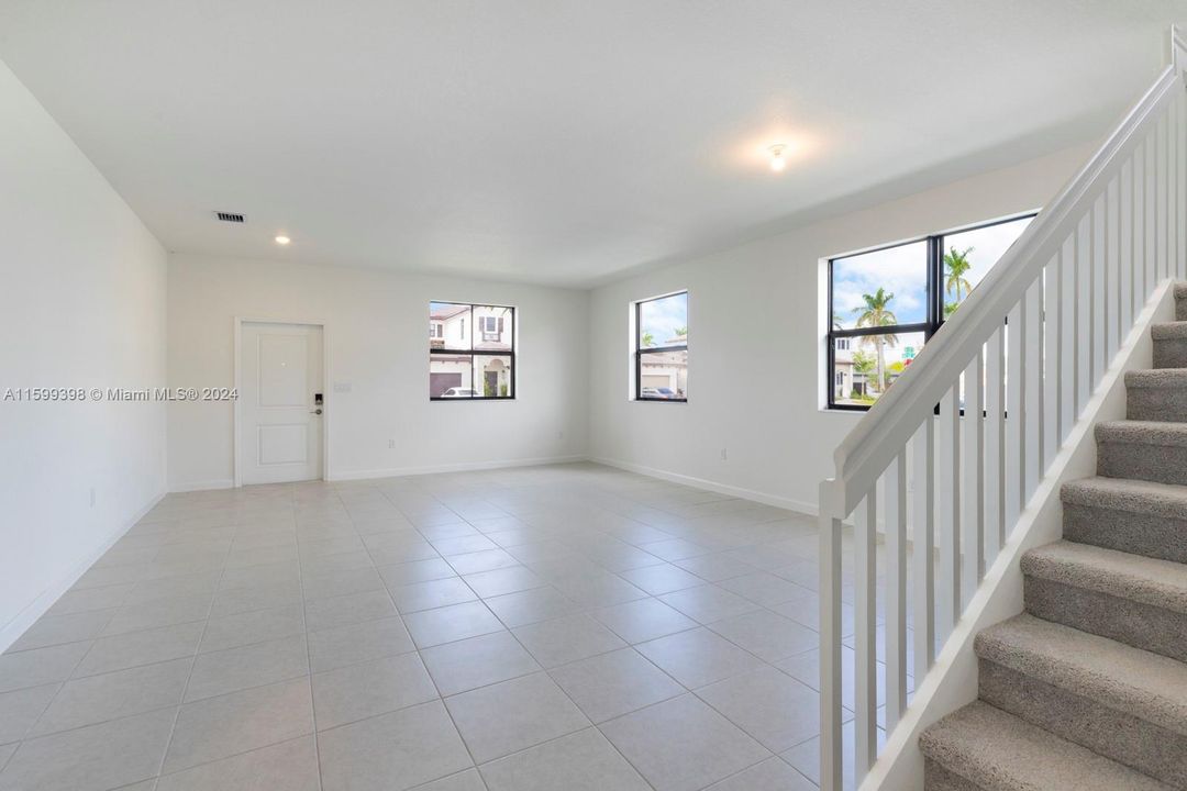 最近租的: $4,500 (4 贝兹, 3 浴室, 3139 平方英尺)