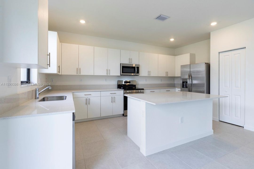 最近租的: $4,500 (4 贝兹, 3 浴室, 3139 平方英尺)