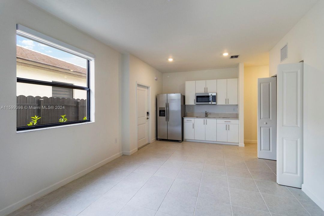 最近租的: $4,500 (4 贝兹, 3 浴室, 3139 平方英尺)