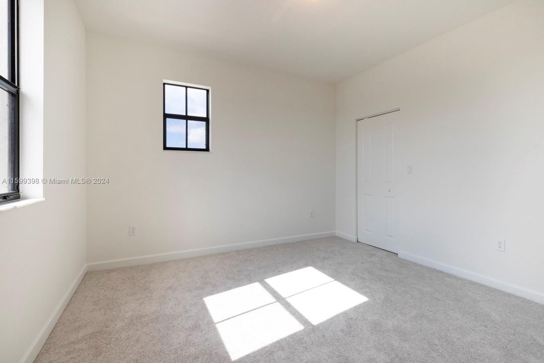 最近租的: $4,500 (4 贝兹, 3 浴室, 3139 平方英尺)