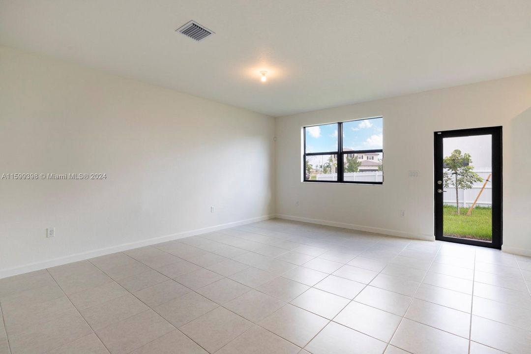 最近租的: $4,500 (4 贝兹, 3 浴室, 3139 平方英尺)