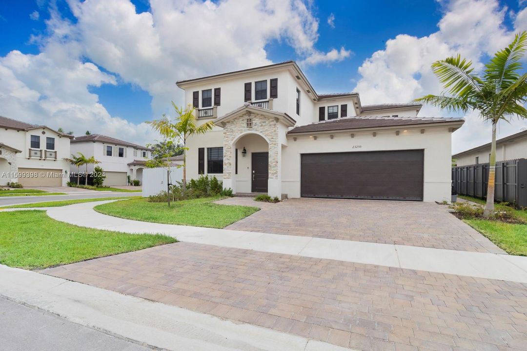 最近租的: $4,500 (4 贝兹, 3 浴室, 3139 平方英尺)