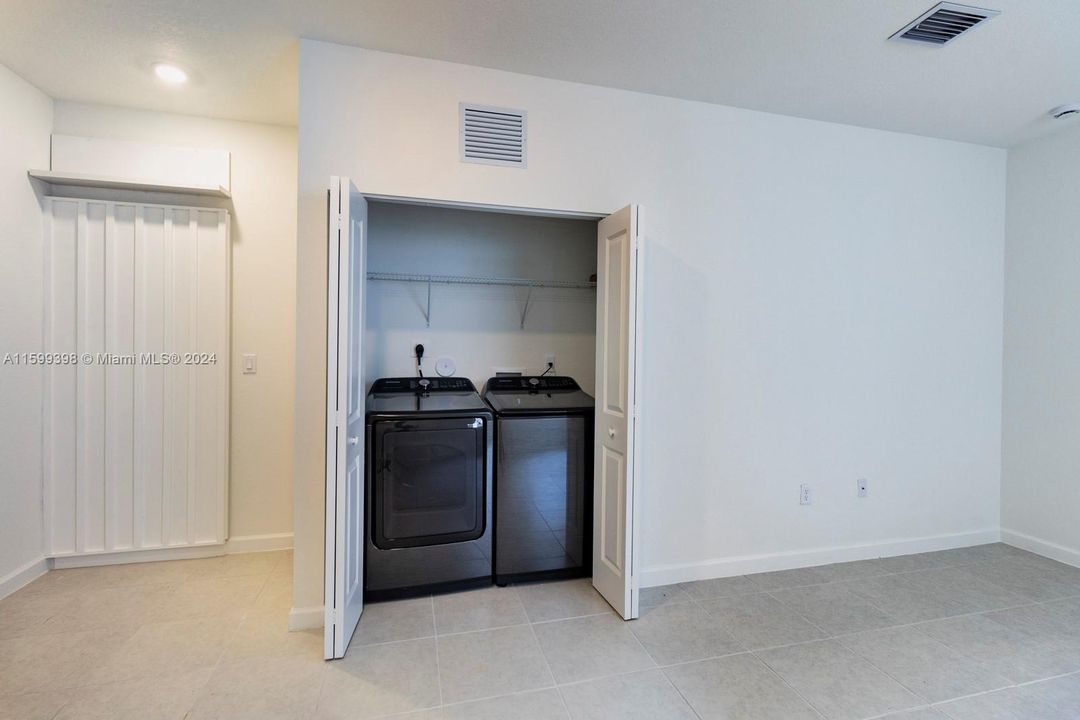 最近租的: $4,500 (4 贝兹, 3 浴室, 3139 平方英尺)