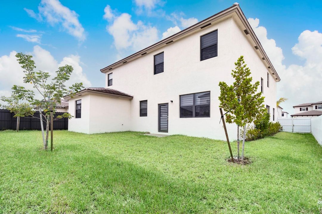 最近租的: $4,500 (4 贝兹, 3 浴室, 3139 平方英尺)