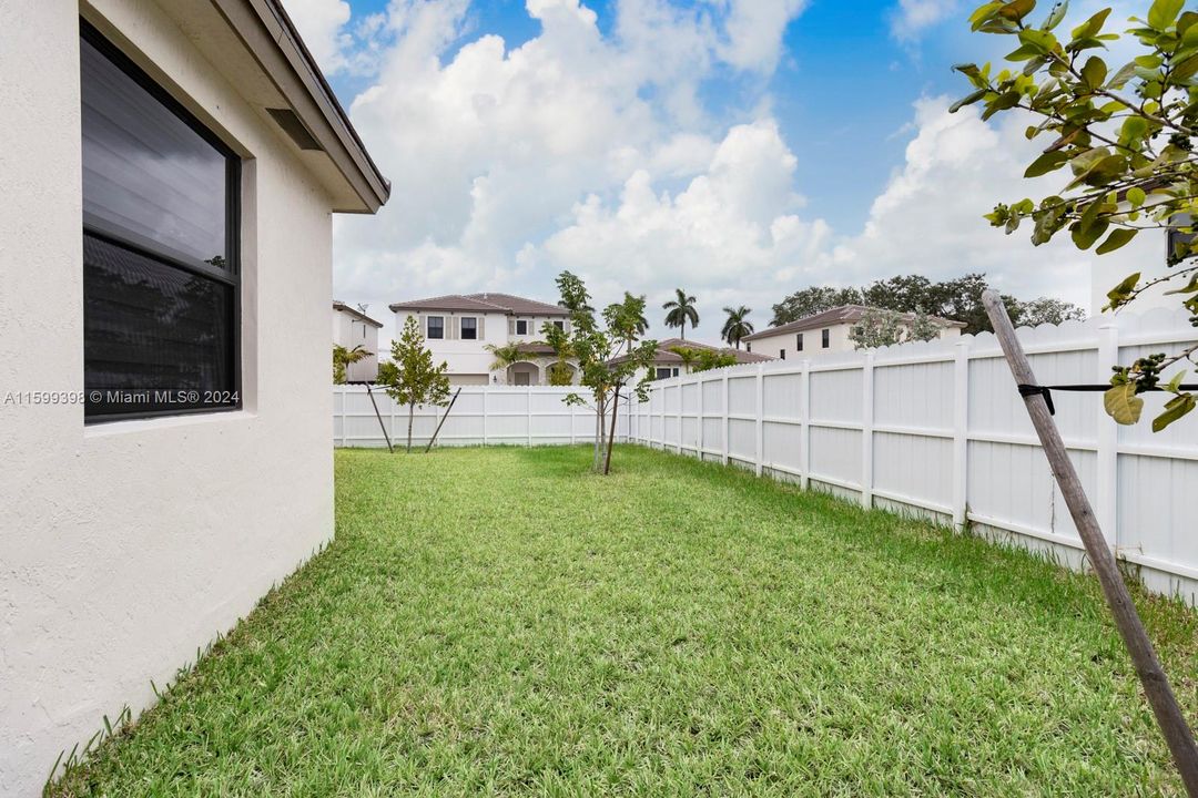 最近租的: $4,500 (4 贝兹, 3 浴室, 3139 平方英尺)