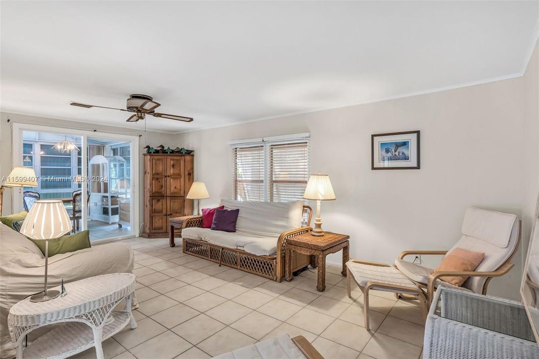 For Sale: $438,000 (2 beds, 2 baths, 1316 Square Feet)