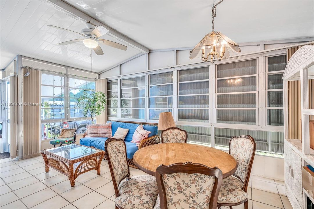 For Sale: $438,000 (2 beds, 2 baths, 1316 Square Feet)