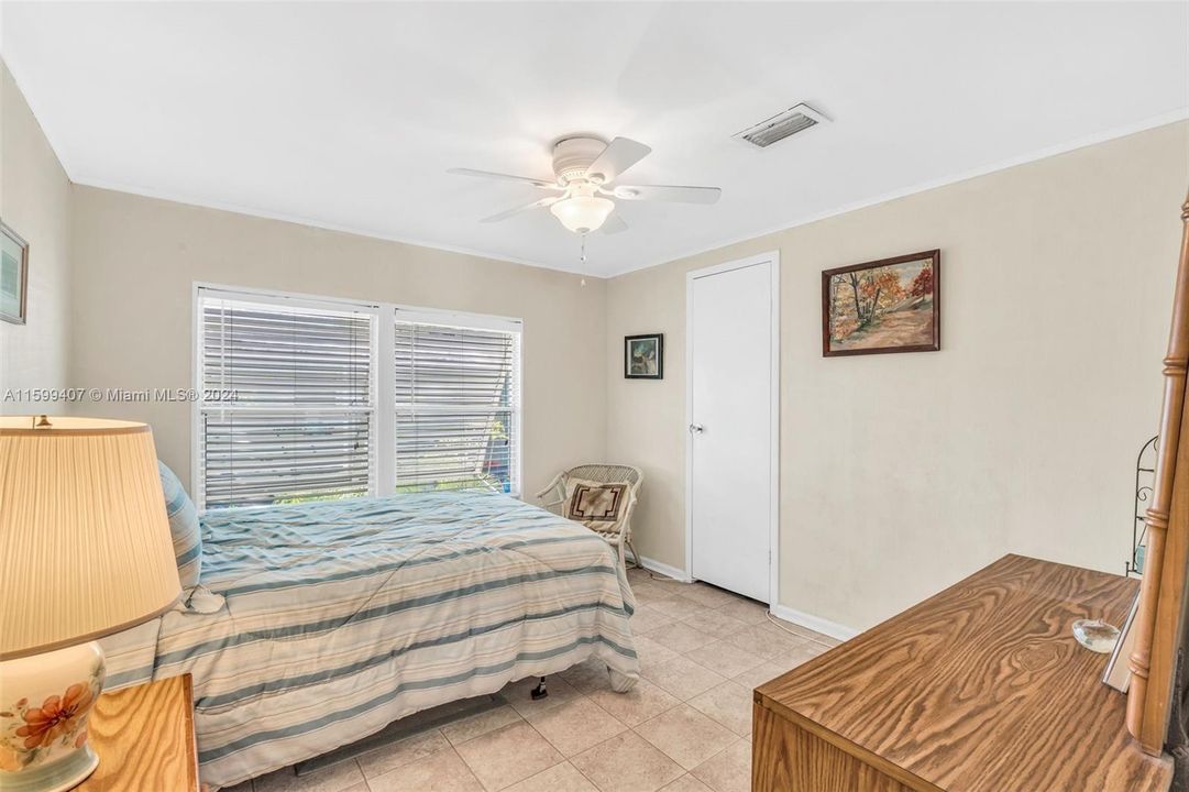 For Sale: $438,000 (2 beds, 2 baths, 1316 Square Feet)