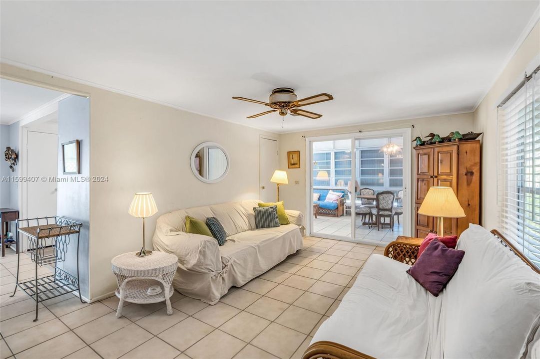 For Sale: $438,000 (2 beds, 2 baths, 1316 Square Feet)