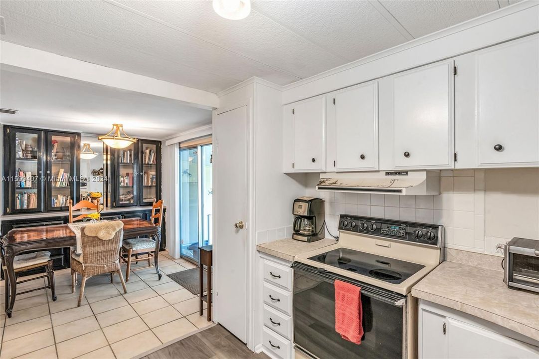 For Sale: $438,000 (2 beds, 2 baths, 1316 Square Feet)