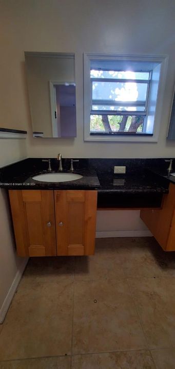 Recently Rented: $2,200 (2 beds, 2 baths, 995 Square Feet)