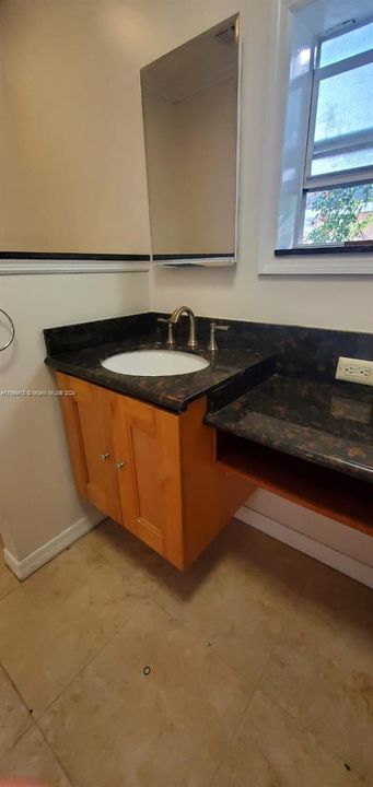 Recently Rented: $2,200 (2 beds, 2 baths, 995 Square Feet)