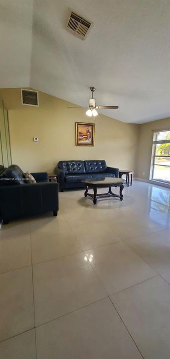 Recently Rented: $2,200 (2 beds, 2 baths, 995 Square Feet)