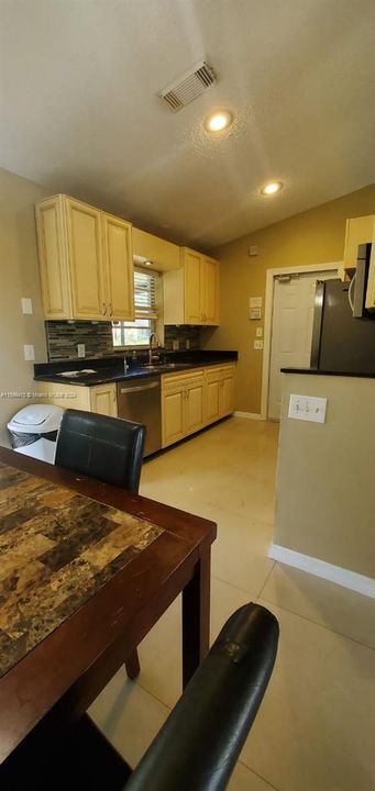 Recently Rented: $2,200 (2 beds, 2 baths, 995 Square Feet)