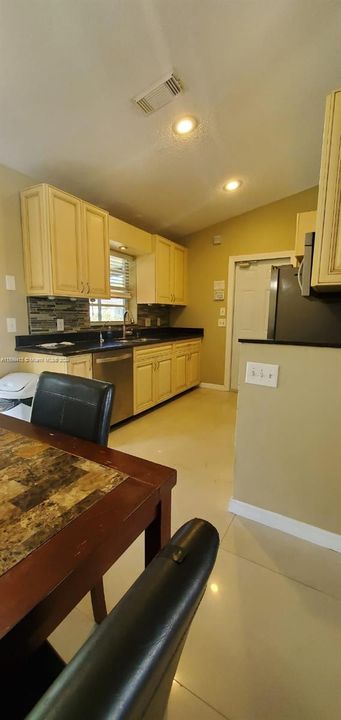 Recently Rented: $2,200 (2 beds, 2 baths, 995 Square Feet)