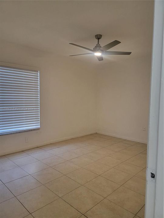 Active With Contract: $1,800 (1 beds, 1 baths, 810 Square Feet)