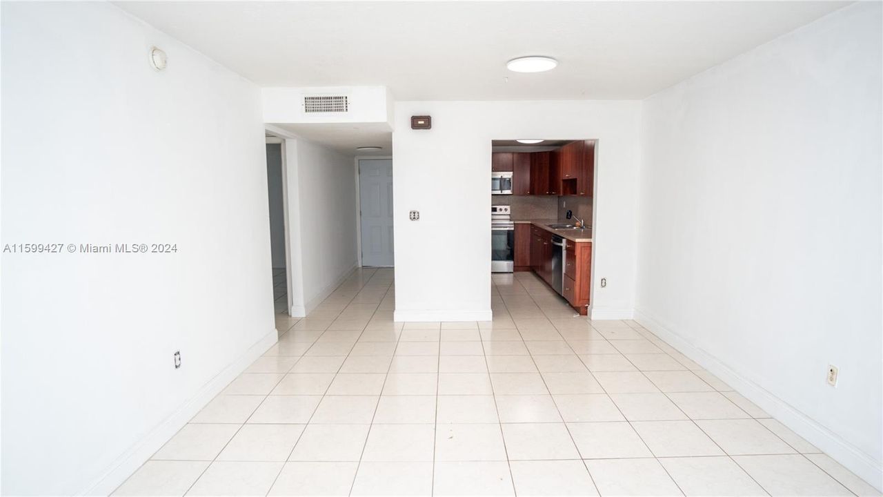 Active With Contract: $2,250 (2 beds, 2 baths, 960 Square Feet)