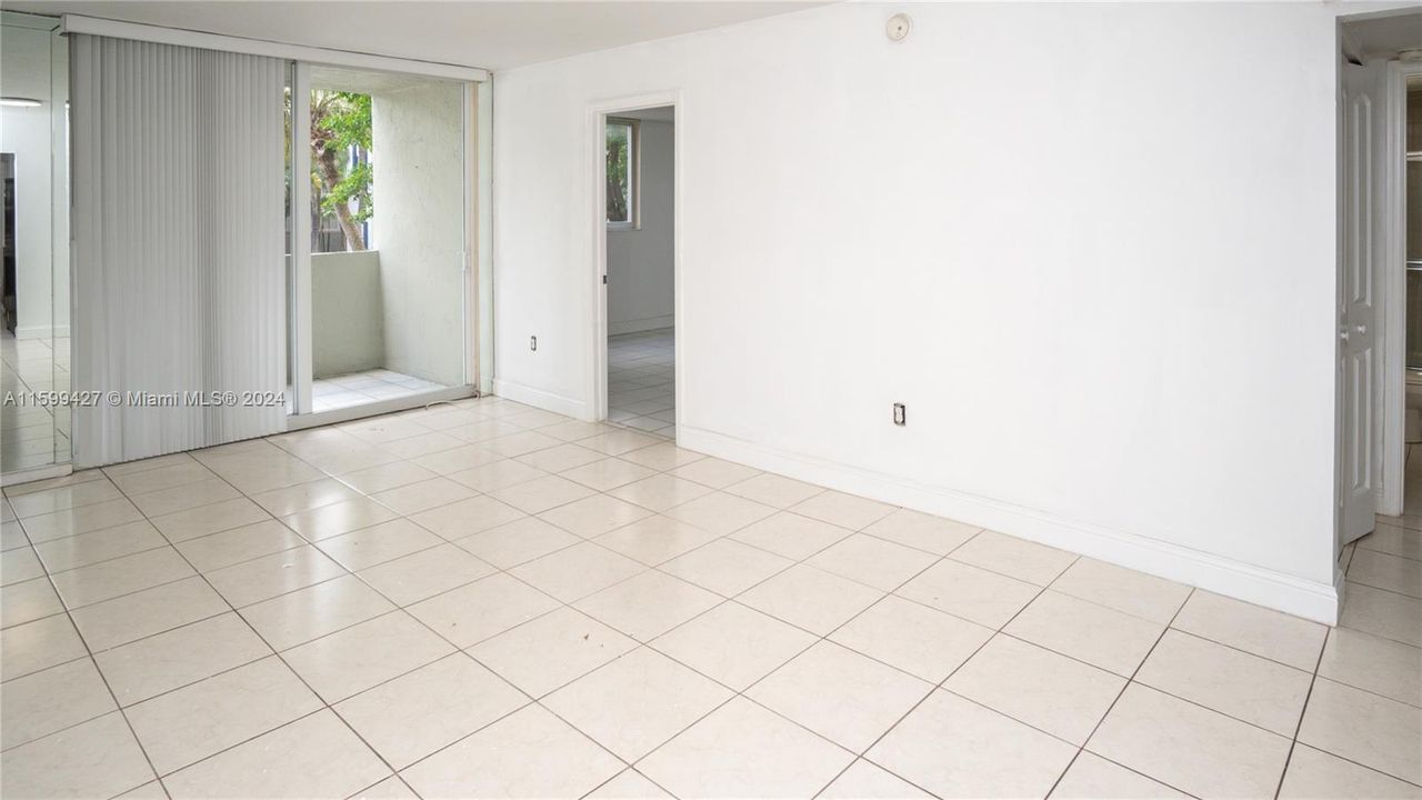 Active With Contract: $2,250 (2 beds, 2 baths, 960 Square Feet)