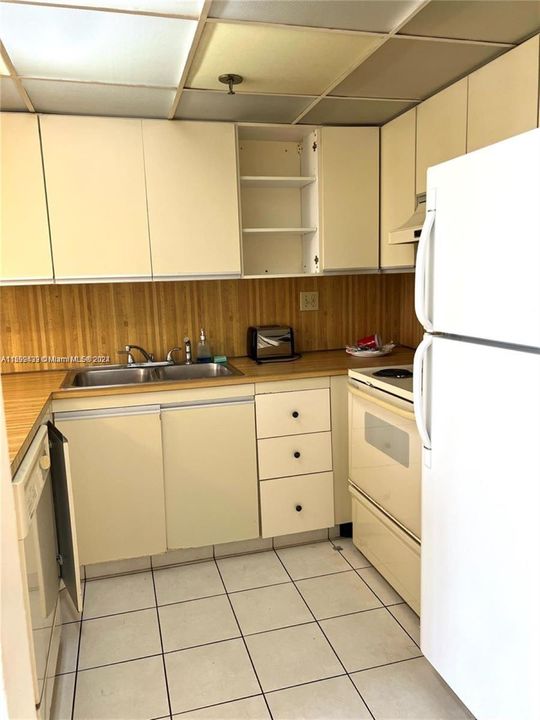 For Rent: $1,749 (1 beds, 1 baths, 928 Square Feet)