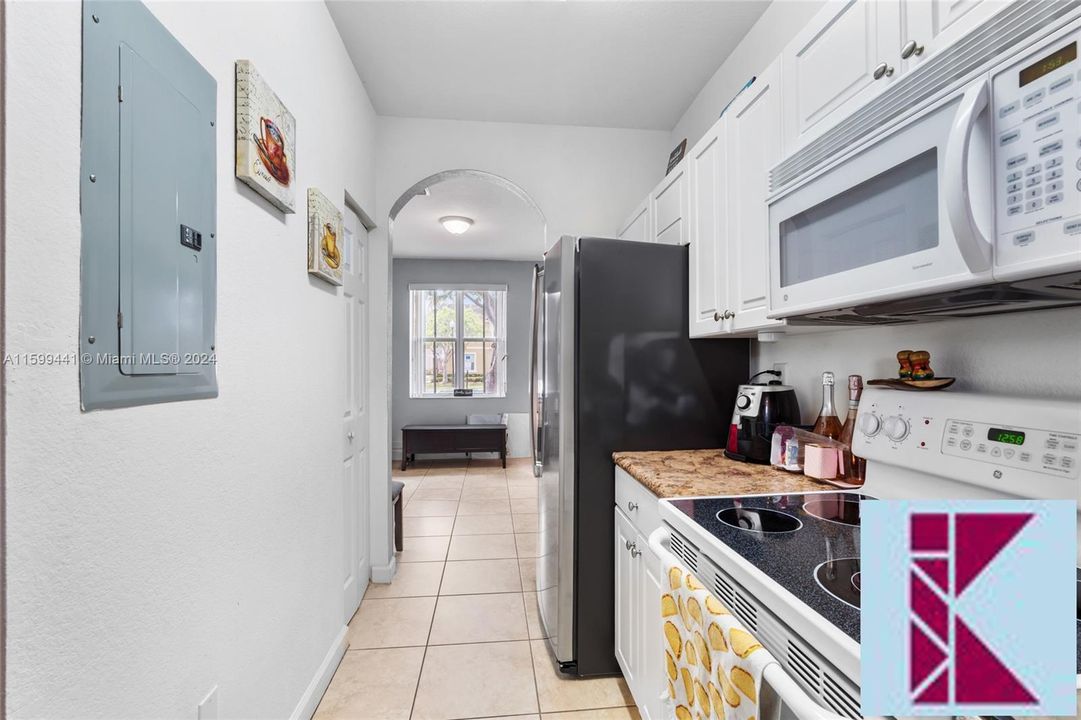 For Sale: $330,000 (2 beds, 2 baths, 1290 Square Feet)