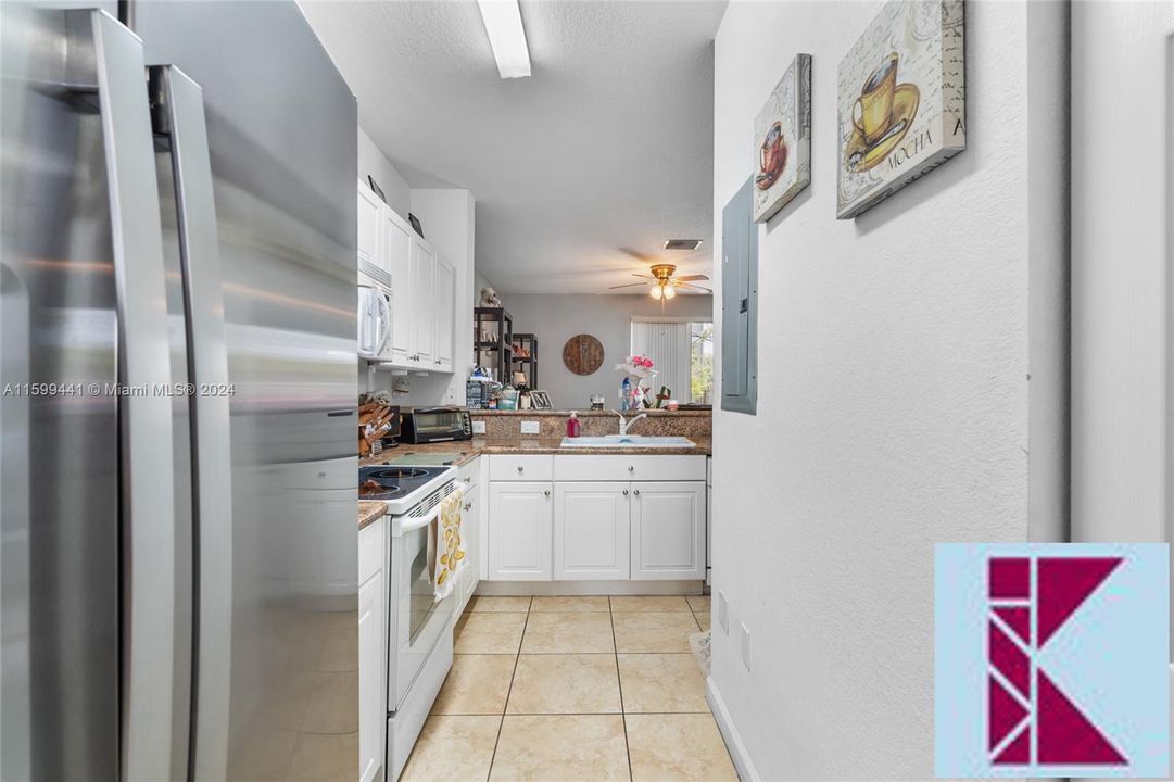 For Sale: $330,000 (2 beds, 2 baths, 1290 Square Feet)