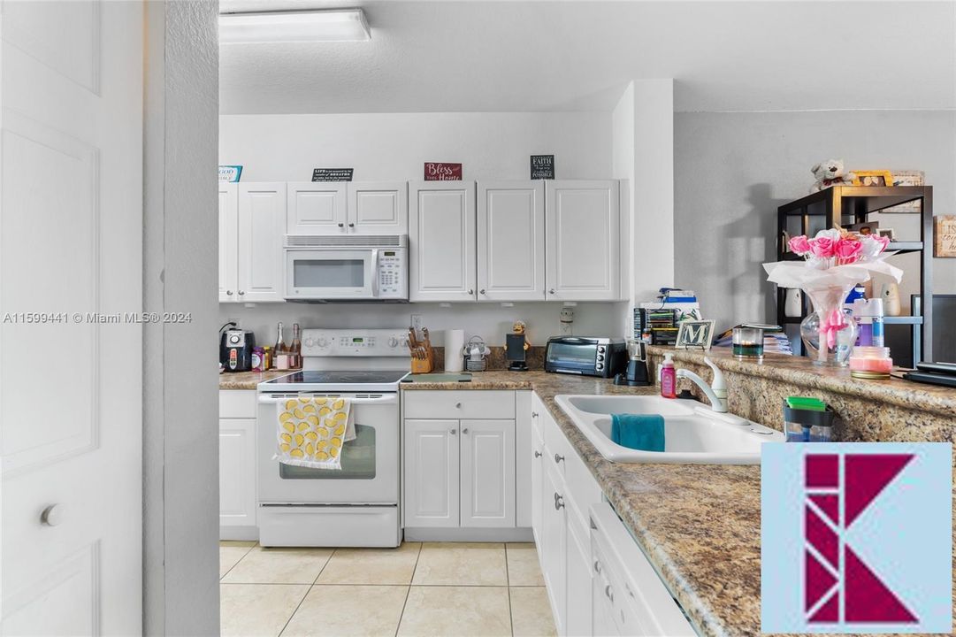 For Sale: $330,000 (2 beds, 2 baths, 1290 Square Feet)