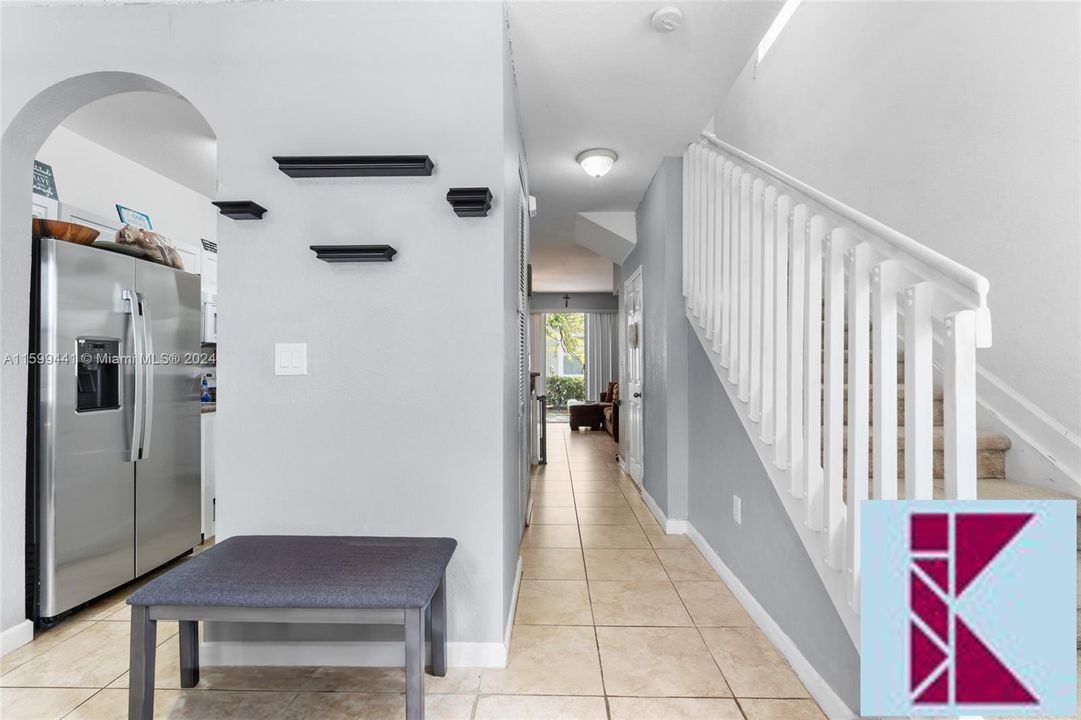 For Sale: $330,000 (2 beds, 2 baths, 1290 Square Feet)