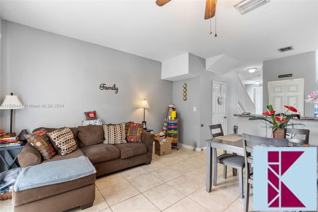 For Sale: $330,000 (2 beds, 2 baths, 1290 Square Feet)