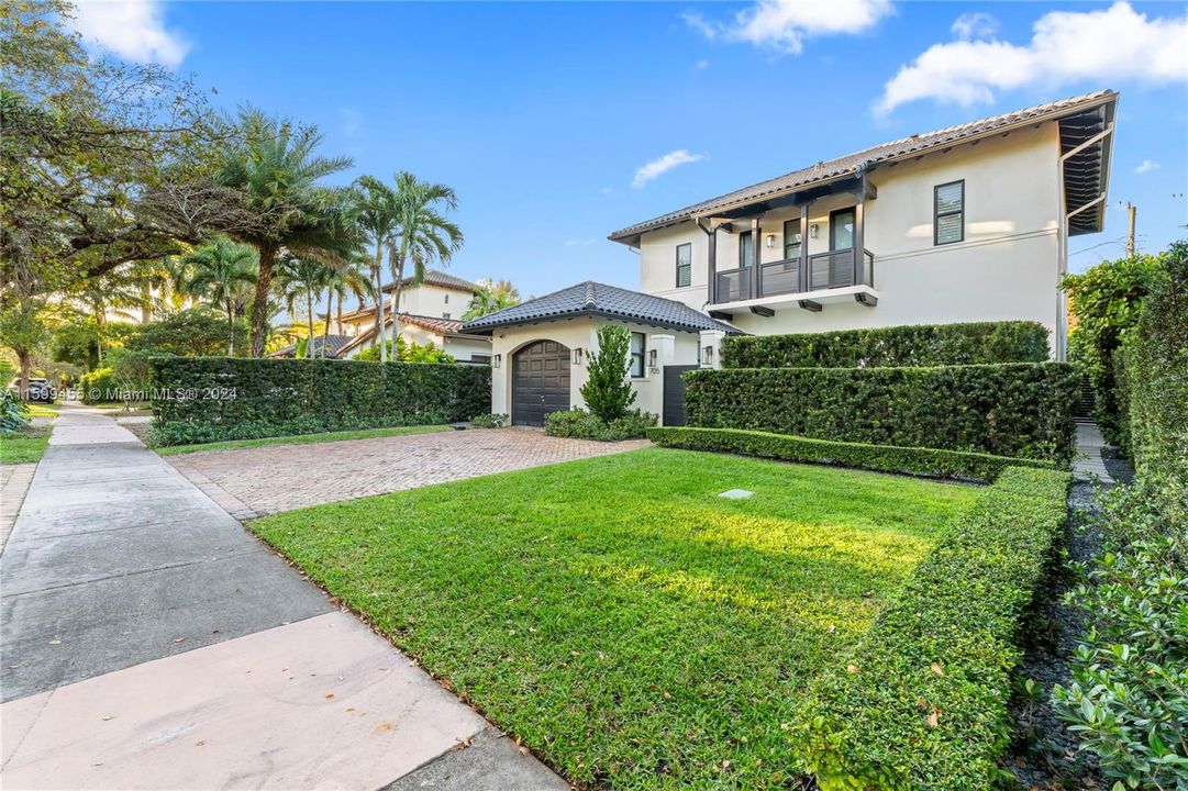 Active With Contract: $3,045,000 (4 beds, 3 baths, 2590 Square Feet)