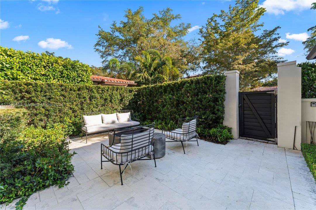 Active With Contract: $3,045,000 (4 beds, 3 baths, 2590 Square Feet)