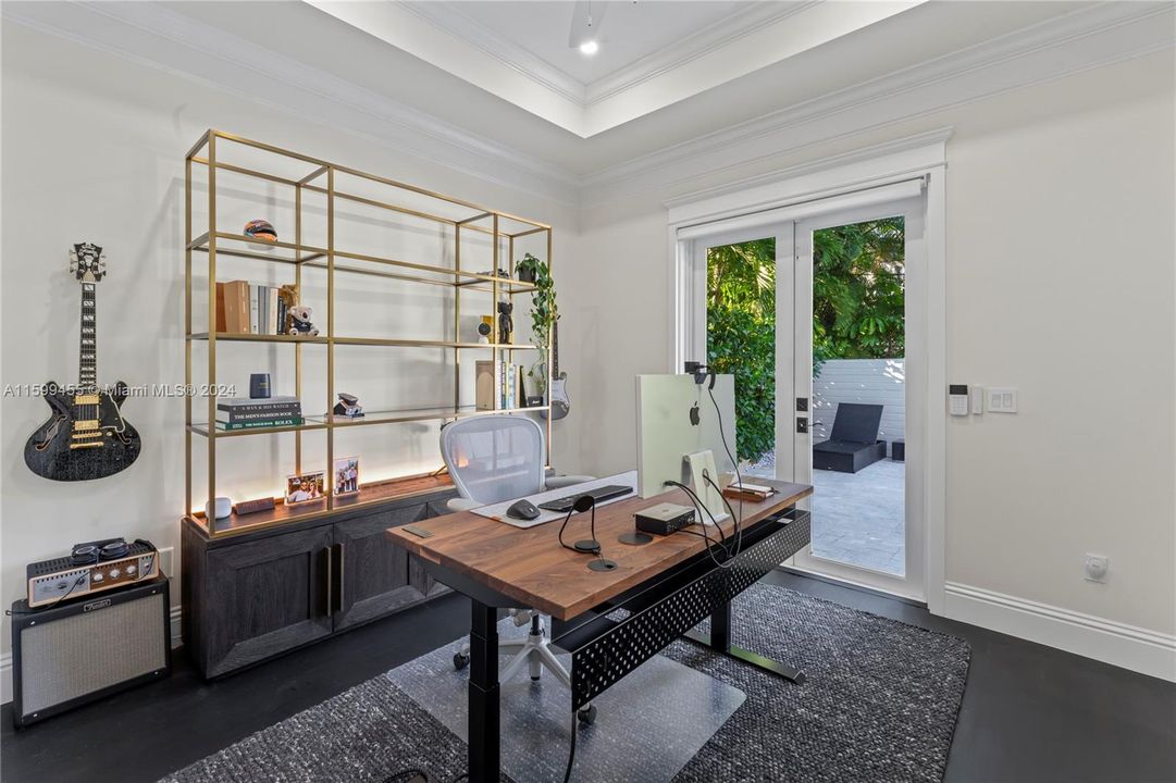 Active With Contract: $3,045,000 (4 beds, 3 baths, 2590 Square Feet)