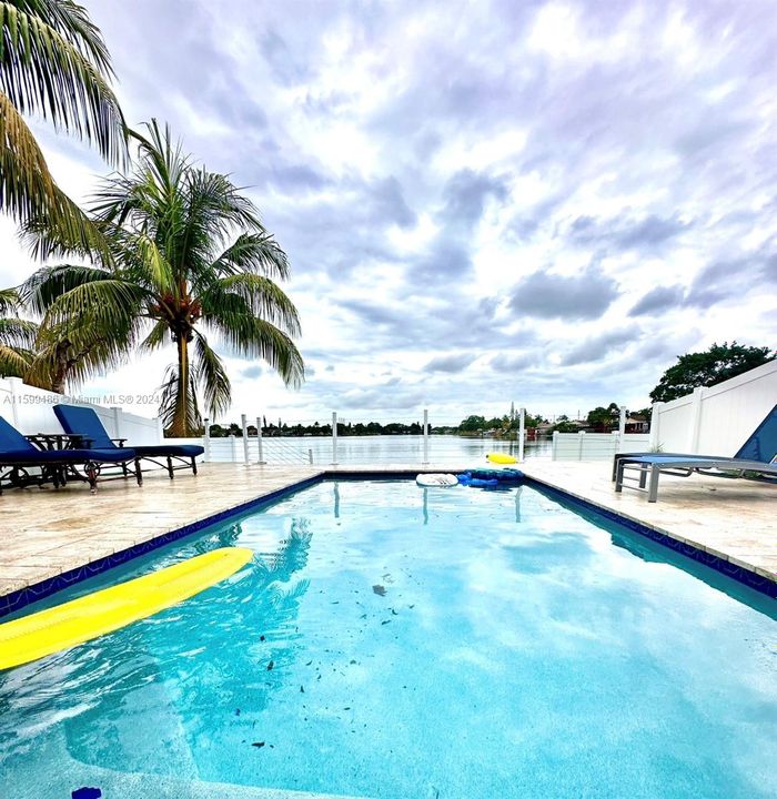 最近租的: $3,800 (3 贝兹, 2 浴室, 0 平方英尺)