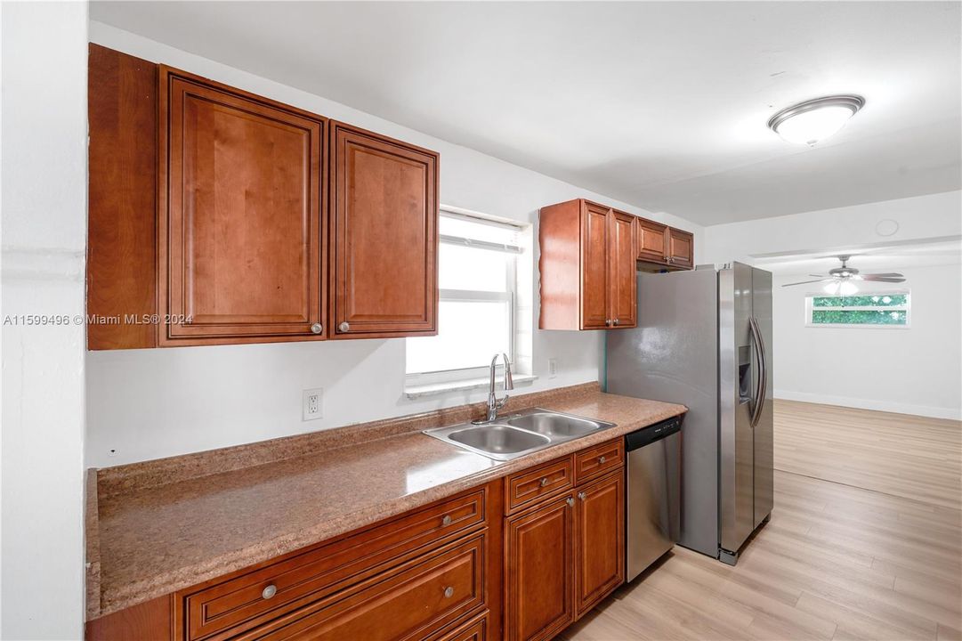 Active With Contract: $499,900 (4 beds, 2 baths, 1794 Square Feet)