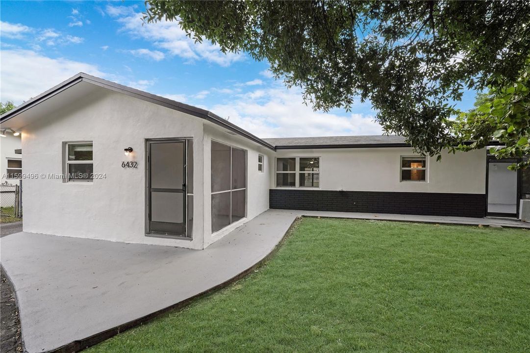 Active With Contract: $499,900 (4 beds, 2 baths, 1794 Square Feet)