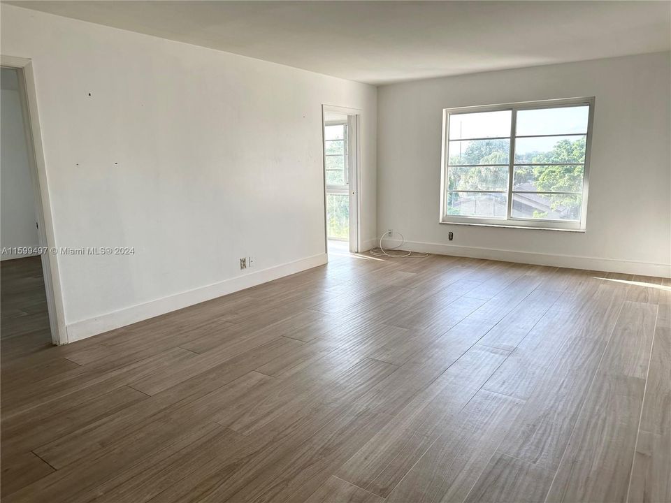 Recently Rented: $1,800 (1 beds, 1 baths, 741 Square Feet)