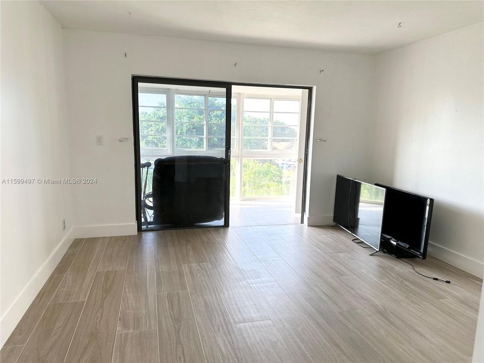 Recently Rented: $1,800 (1 beds, 1 baths, 741 Square Feet)