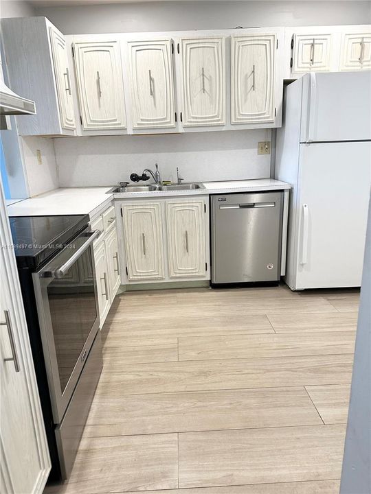 Recently Rented: $1,800 (1 beds, 1 baths, 741 Square Feet)