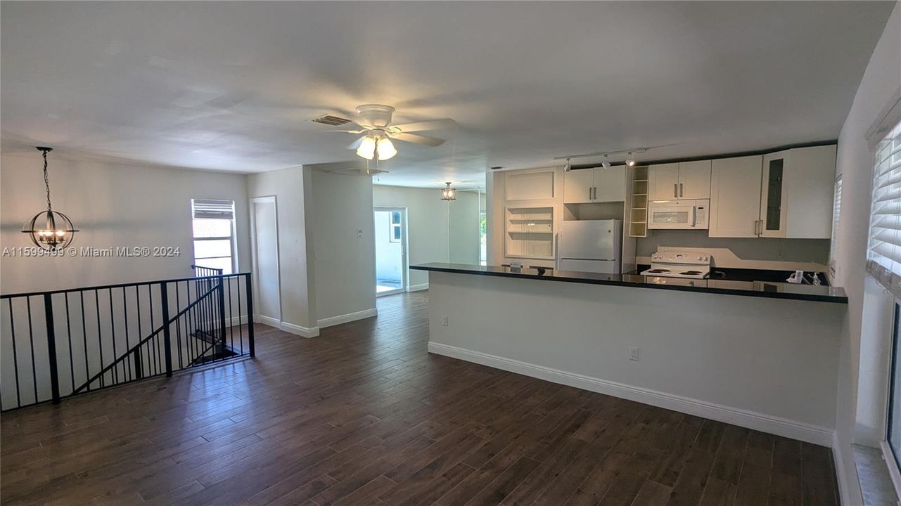 Active With Contract: $3,300 (3 beds, 3 baths, 6061 Square Feet)