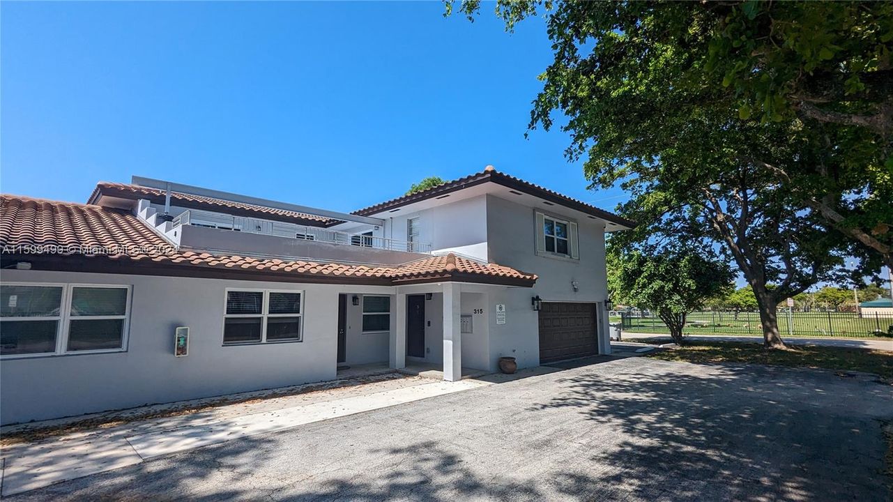 Active With Contract: $3,300 (3 beds, 3 baths, 6061 Square Feet)