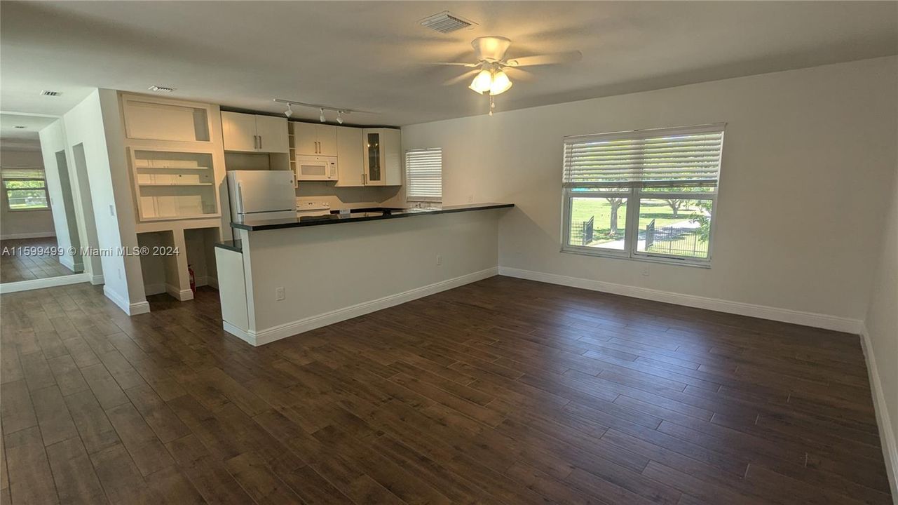 Active With Contract: $3,300 (3 beds, 3 baths, 6061 Square Feet)