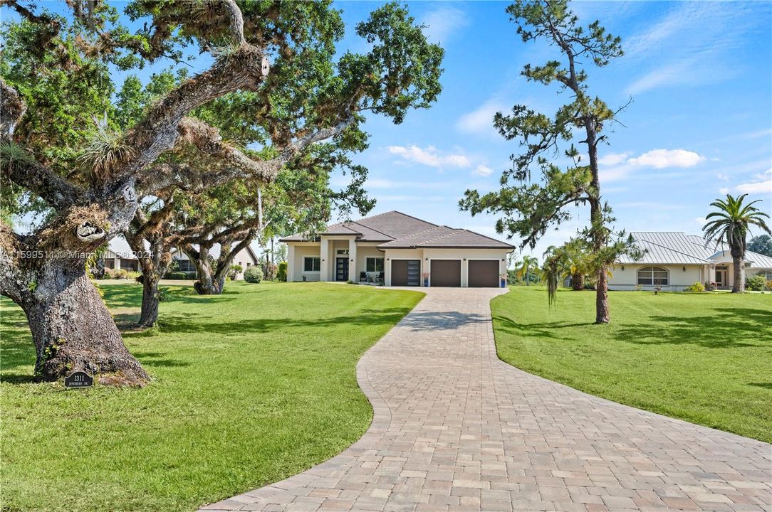 For Sale: $1,475,000 (3 beds, 3 baths, 2811 Square Feet)