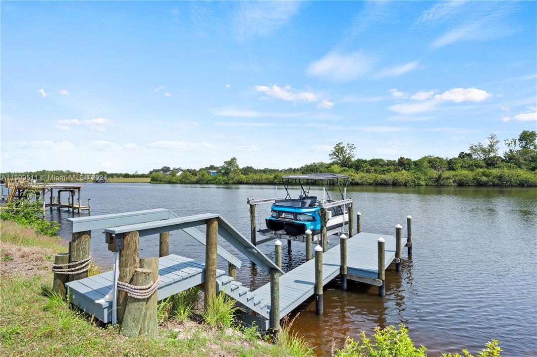 For Sale: $1,475,000 (3 beds, 3 baths, 2811 Square Feet)