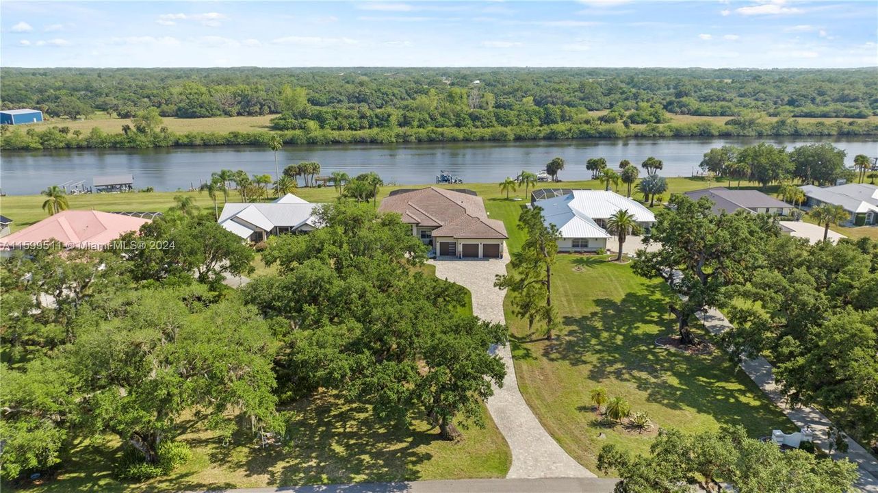 For Sale: $1,475,000 (3 beds, 3 baths, 2811 Square Feet)