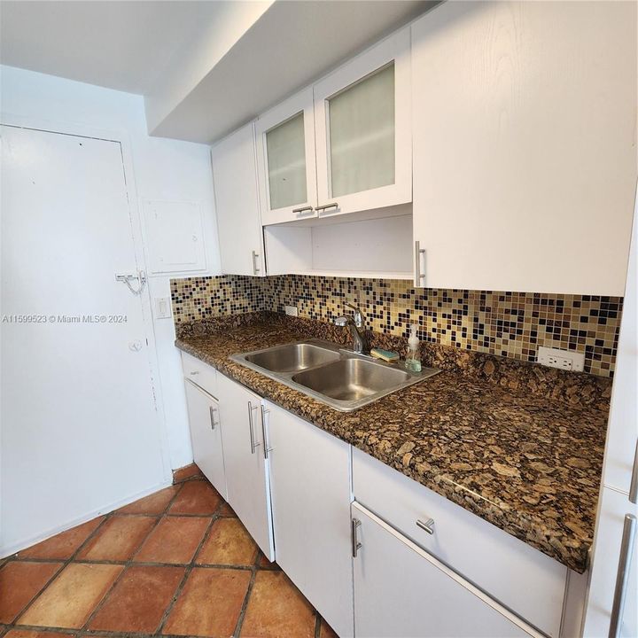 For Rent: $2,300 (1 beds, 1 baths, 662 Square Feet)